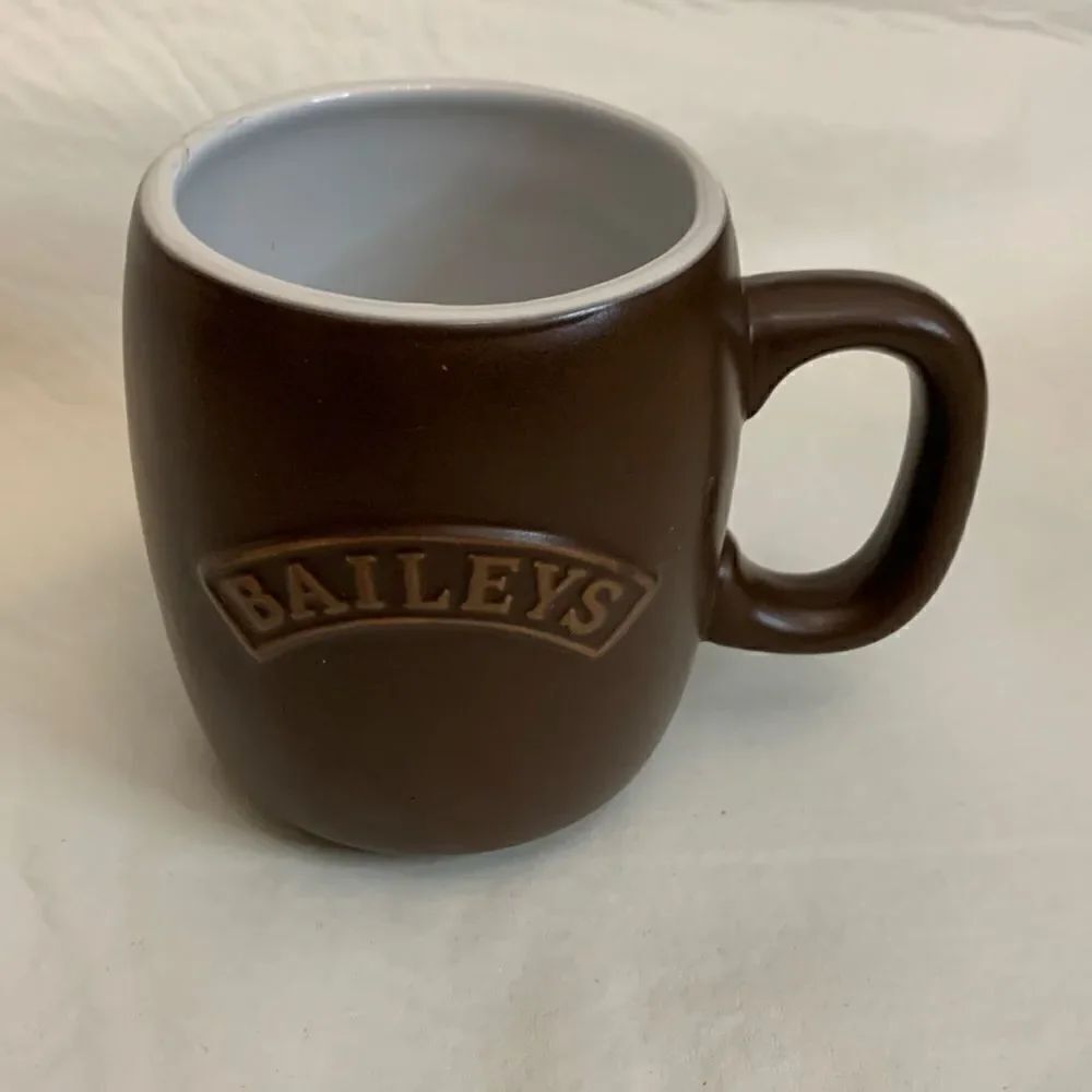 BAILEYS Irish Cream Liquor Coffee Mug 14 Oz Brown White Interior Dish Micro Safe